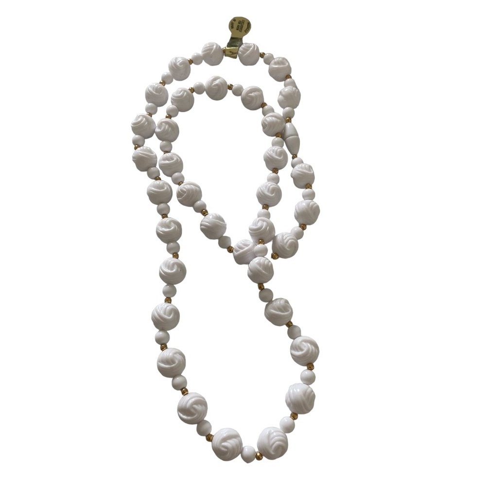 Vintage NWT Avon Vintage 70s white twist knot molded plastic beads necklace 14"